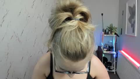 Holly online show from September 10, 6:08 pm