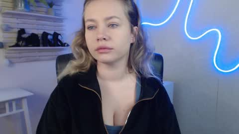 Holly online show from February 13, 2:12 am