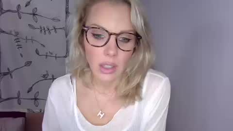 holly_bourbon online show from October 14, 7:38 pm