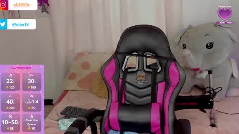 Snapshot of holly_jorda chatting on January 31, 4:59 pm online show from January 31, 4:59 pm
