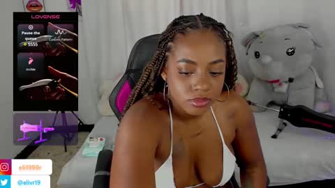 Snapshot of holly_jorda chatting on March 5, 2:23 pm online show from March 5, 2:23 pm