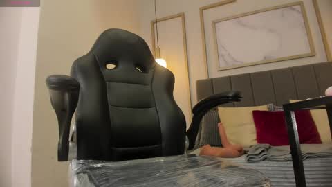 Holly Madisson online show from April 18, 7:07 pm