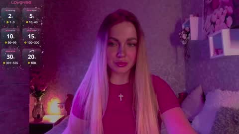 holly_molly8 online show from February 25, 8:00 pm