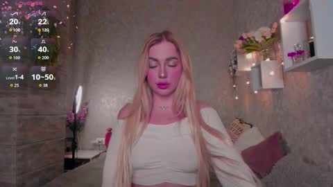 holly_molly8 online show from November 16, 11:38 pm