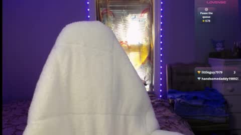 Snapshot of hollydiamond_ chatting on October 1, 4:56 pm Holly online show from October 1, 4:56 pm