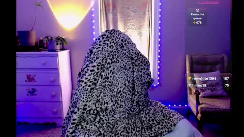 Snapshot of hollydiamond_ chatting on December 3, 11:02 pm Holly online show from December 3, 11:02 pm