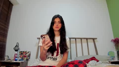 Snapshot of hollyshit_ chatting on December 22, 12:39 am hollyshit_ online show from December 22, 12:39 am