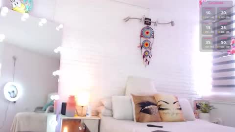 hollyt1 online show from February 11, 6:31 pm