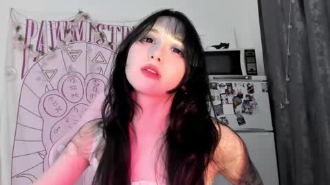 Ho Lee Sheet online show from March 1, 5:01 pm