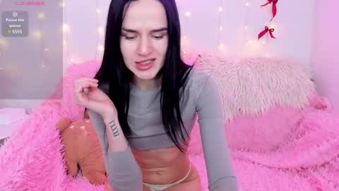 Snapshot of holy_girl_x chatting on January 27, 2:20 am Holy girl online show from January 27, 2:20 am