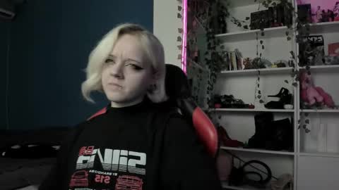 holy_mistresss online show from November 12, 9:07 am