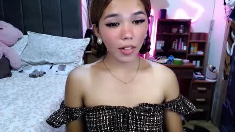 MOLLY online show from April 12, 2:25 am