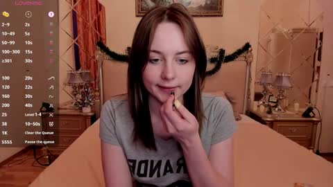 holybabydoll online show from December 18, 11:48 am