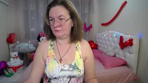 holymilfa online show from February 12, 7:44 am