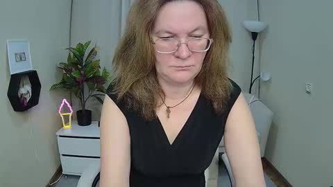 holymilfa online show from March 25, 7:33 am