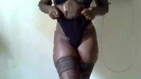 honey_beb online show from May 12, 8:00 am