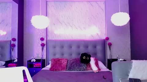 honey_doll_x online show from May 2, 1:03 pm