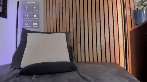 Sofia independent model online show from September 24, 11:20 am