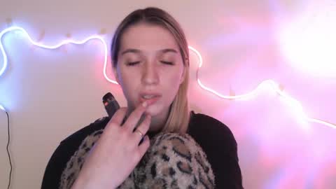 honeyveil online show from April 14, 1:55 pm