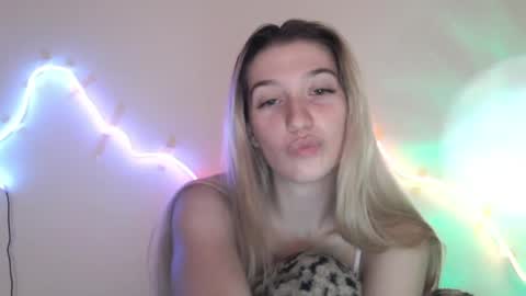 honeyveil online show from April 20, 12:30 pm