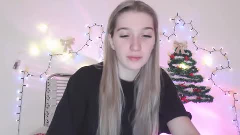 honeyveil online show from December 19, 9:45 am