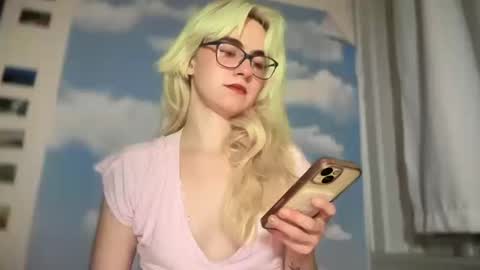 Snapshot of honeyxlimbed chatting on October 11, 6:18 am Emi Rose online show from October 11, 6:18 am