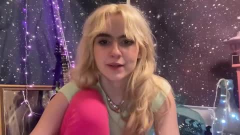 Snapshot of honeyxlimbed chatting on February 2, 4:59 am Emi Rose online show from February 2, 4:59 am