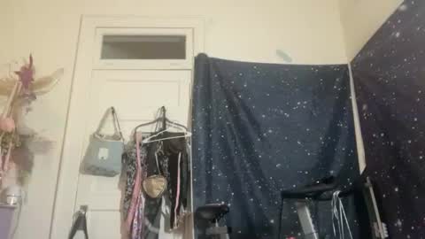 Emi Rose online show from February 3, 6:40 am