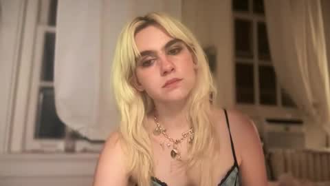 Snapshot of honeyxlimbed chatting on September 17, 7:28 am Emi Rose online show from September 17, 7:28 am