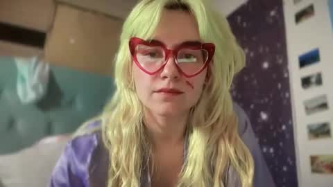 Snapshot of honeyxlimbed chatting on October 18, 4:48 am Emi Rose online show from October 18, 4:48 am