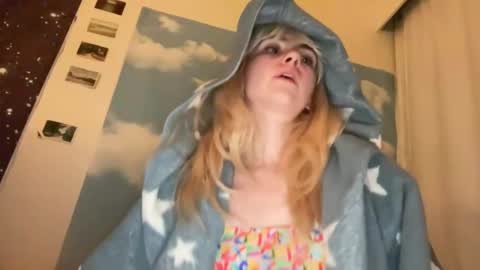 Snapshot of honeyxlimbed chatting on December 26, 6:41 am Emi Rose online show from December 26, 6:41 am