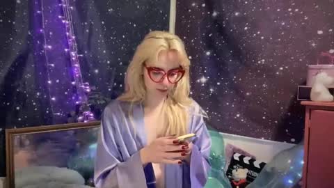 Snapshot of honeyxlimbed chatting on February 14, 7:17 am Emi Rose online show from February 14, 7:17 am