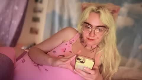 Snapshot of honeyxlimbed chatting on October 27, 4:52 am Emi Rose online show from October 27, 4:52 am