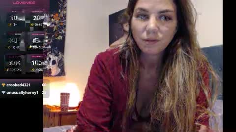 Snapshot of hoodhippy chatting on October 29, 4:28 am HoodHippy online show from October 29, 4:28 am