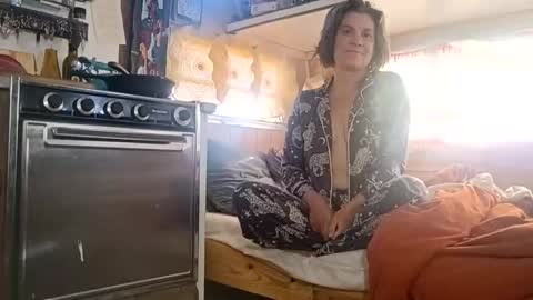 hoodoou online show from May 20, 1:19 pm