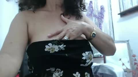 Snapshot of horny_mommy17 chatting on December 31, 12:57 pm armina online show from December 31, 12:57 pm