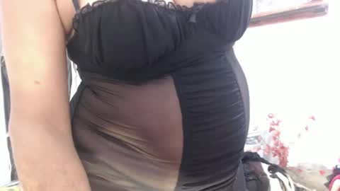 Snapshot of horny_mommy17 chatting on February 5, 7:20 pm armina online show from February 5, 7:20 pm