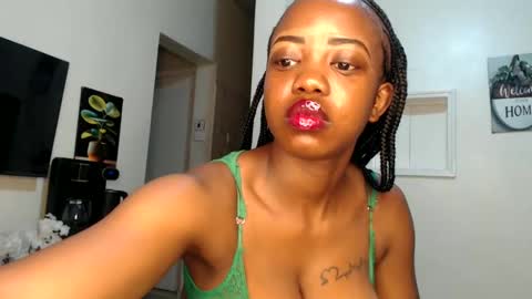 Snapshot of horny_princcess chatting on March 1, 2:15 am horny_princcess online show from March 1, 2:15 am