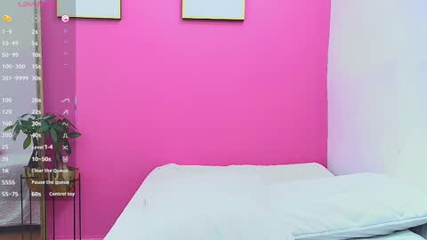 Khloe  online show from March 4, 12:33 pm