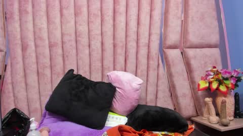 hornyskinny26 online show from November 13, 6:34 am