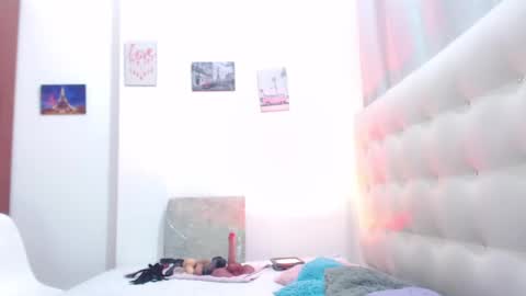 Snapshot of hornywife_ chatting on September 23, 7:23 pm Agatha online show from September 23, 7:23 pm