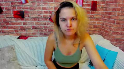 Snapshot of hot___jess chatting on September 10, 3:17 am Jessica online show from September 10, 3:17 am