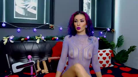 Snapshot of hot_darina chatting on January 6, 2:48 am Darina online show from January 6, 2:48 am