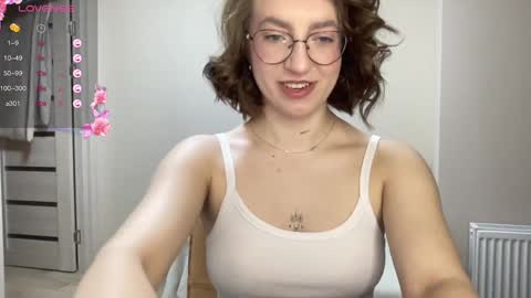 Snapshot of hot_lliinns chatting on March 11, 3:47 am Lina online show from March 11, 3:47 am