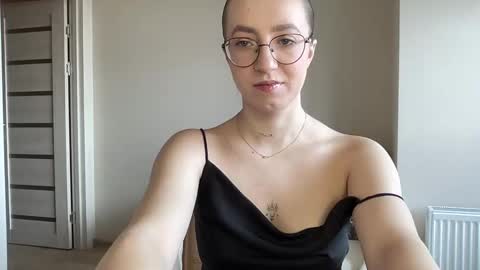 Snapshot of hot_lliinns chatting on December 14, 7:51 am Lina online show from December 14, 7:51 am
