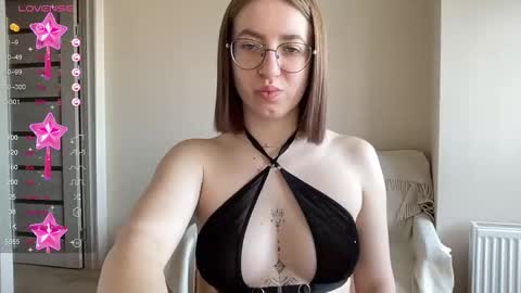 Snapshot of hot_lliinns chatting on February 26, 6:51 am Lina online show from February 26, 6:51 am