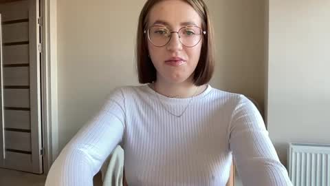 Snapshot of hot_lliinns chatting on January 5, 10:43 am Lina online show from January 5, 10:43 am