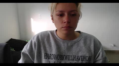 Snapshot of hot_mommymia chatting on February 15, 12:33 pm Mia online show from February 15, 12:33 pm