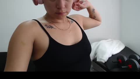 Snapshot of hot_mommymia chatting on March 5, 3:07 pm Mia online show from March 5, 3:07 pm