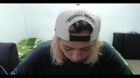 Snapshot of hot_mommymia chatting on February 21, 12:06 pm Mia online show from February 21, 12:06 pm